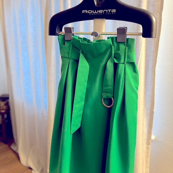 Perfect for spring and summer!! Gold belt. Retro feel. Size small. - Picture 1 of 3